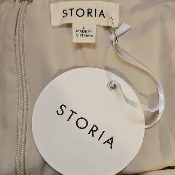 Storia Cream Floral Backless Dress - Picture 3 of 10